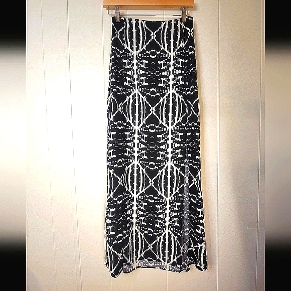 Express Maxi Skirt XS Thigh High Slit Black White Tribal
